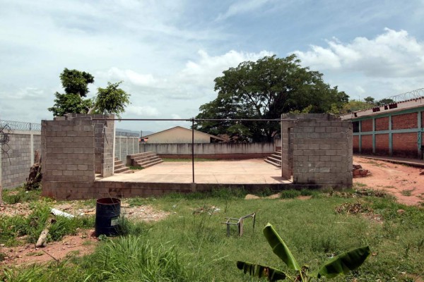 Escuelas dañadas por lluvias continúan en lista de espera