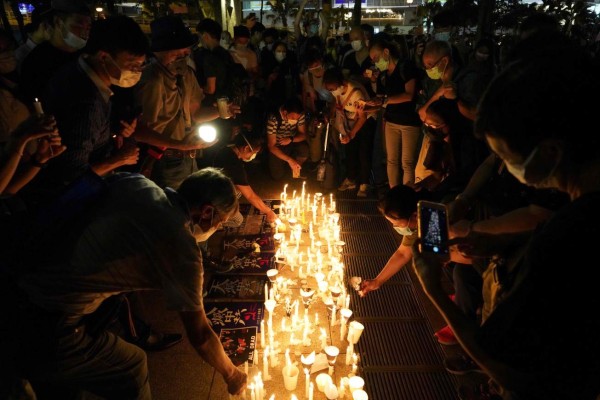 Con velas y en silencio, Hong Kong sale a las calles para recordar la masacre de Tiananmen&nbsp;&nbsp;