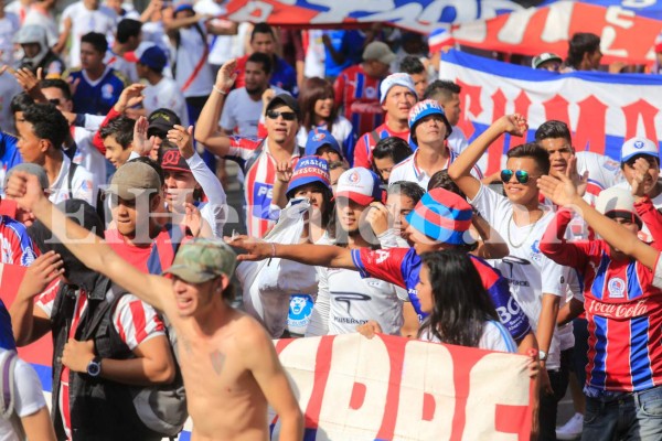 ¡Espectácular llegada de la Ultra Fiel al Estadio Nacional!
