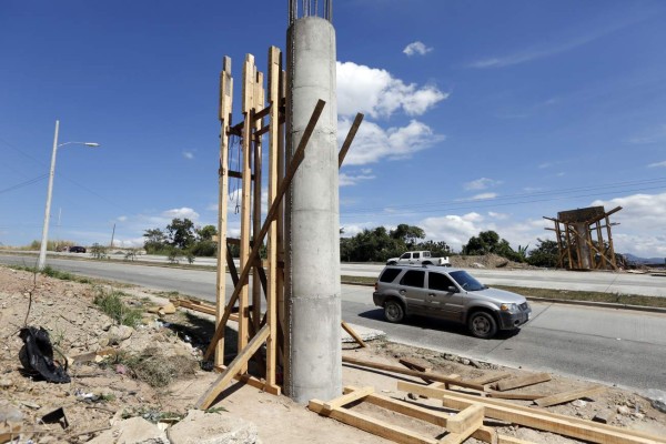 Alcaldía promete invertir L 10 millones en puentes peatonales