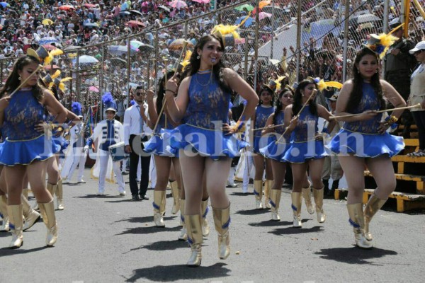 Honduras celebra a lo grande 195 aniversario de independencia patria con coloridos desfiles