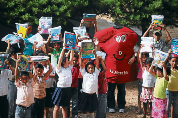 ¡Ayúdanos a que ellos regresen a clases este año!