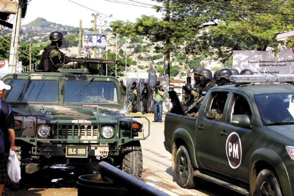 En mayo, mil policías militares a las calles