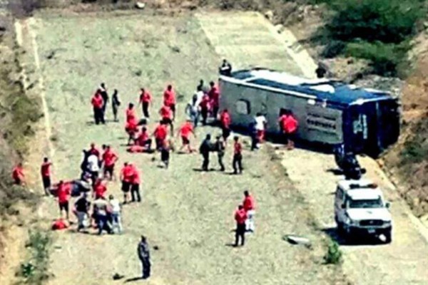 Venezuela: Seis heridos tras volcar bus que trasladaba a Huracán de Argentina
