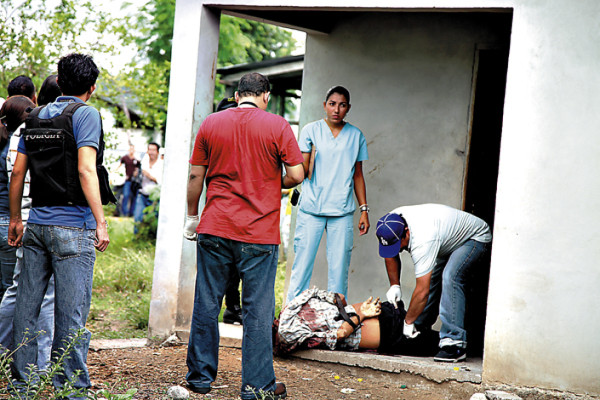 A machetazos matan a tres hombres en el norte de Honduras