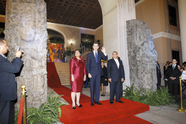 Príncipe Felipe se reúne este jueves con miembros del Poder Legislativo