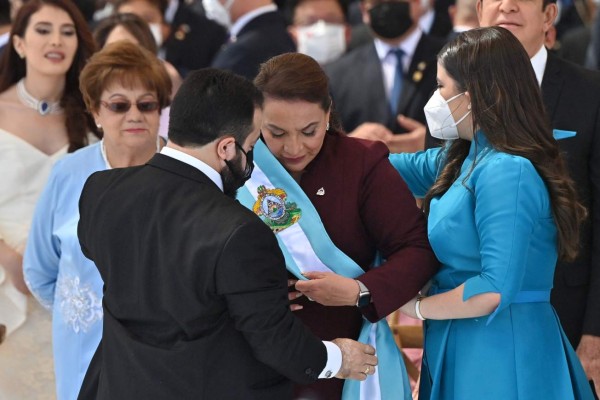 Las imágenes más emotivas de Xiomara Castro como la nueva presidenta de Honduras