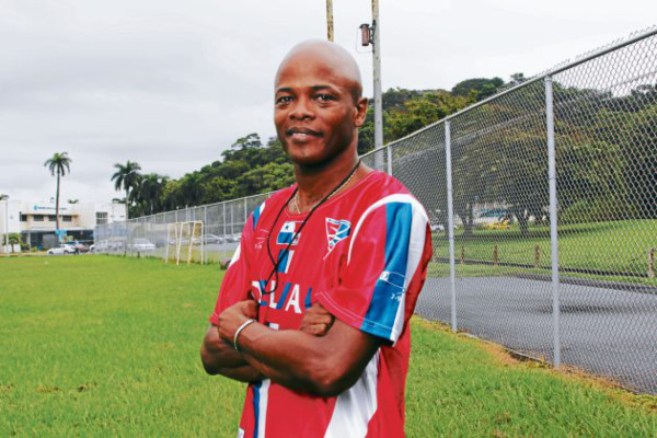 Dely Valdés está orgulloso de jugar ante España