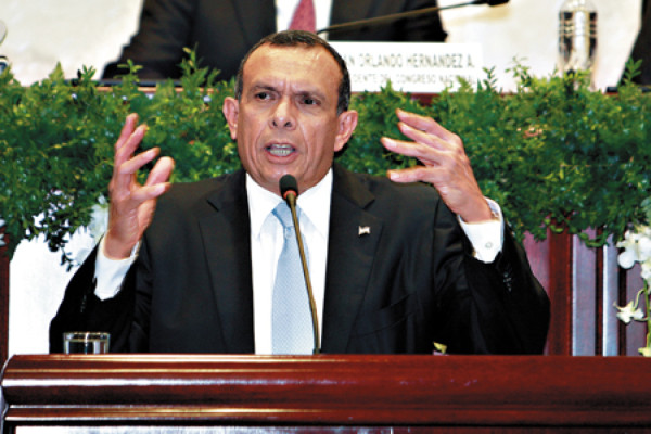 Presidente Lobo anuncia relación de Honduras con China, Rusia e India