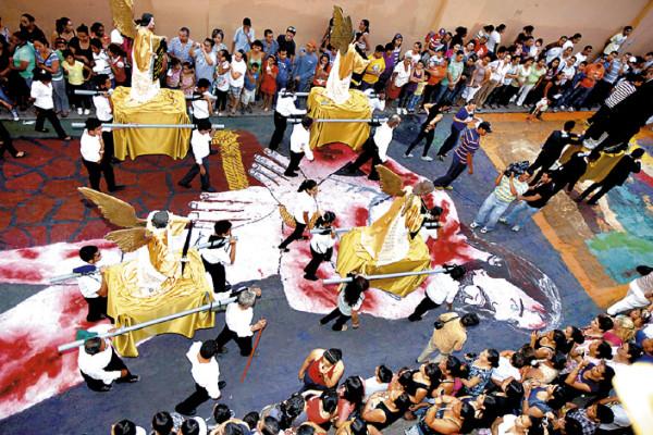 Solemne procesión del Santo Entierro