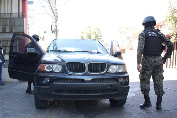 Decomisan vehículo con dispensa falsa
