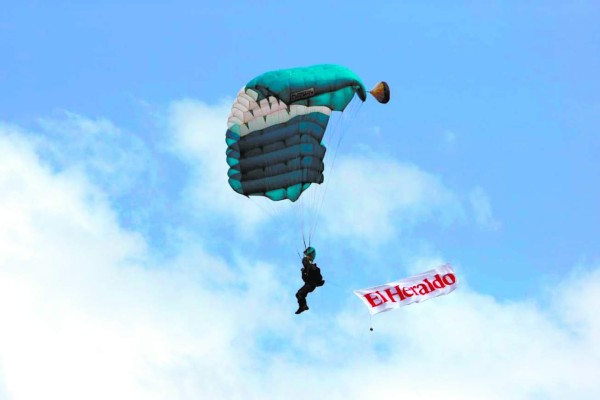 Capitán Óscar Orlando Matamoros, la leyenda de los paracaidistas en Honduras