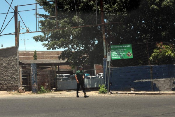 Falta de agentes de tránsito genera anarquía en las calles