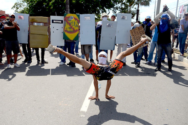 FOTOS: Violentos enfrentamientos previo al España-Italia