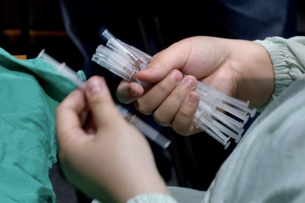 ¿Es posible vacunarse contra la covid-19 aplicándose las dos dosis de diferente marca?