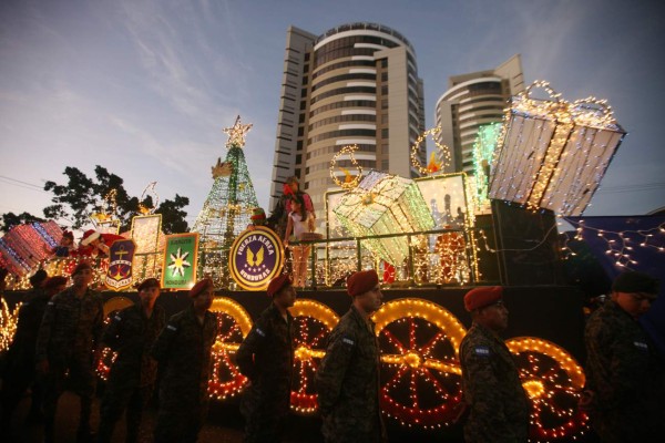 Honduras: Colorido desfile de carrozas