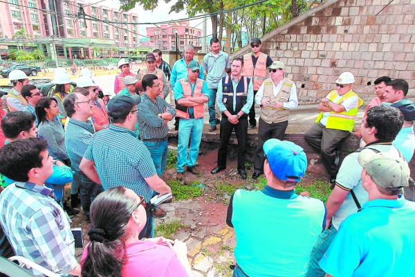 Socializan proyecto piloto de cableado subterráneo