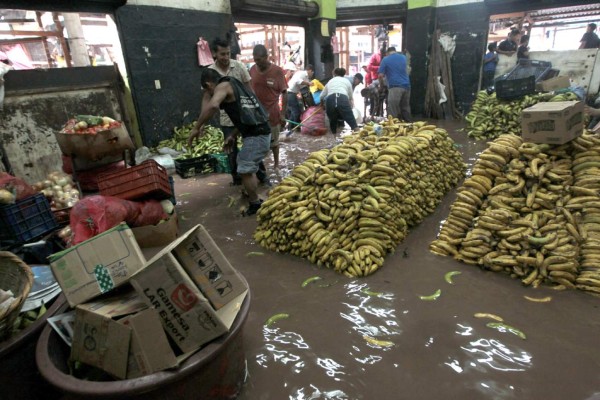 Desbordamiento de quebrada El Sapo inundó los mercados