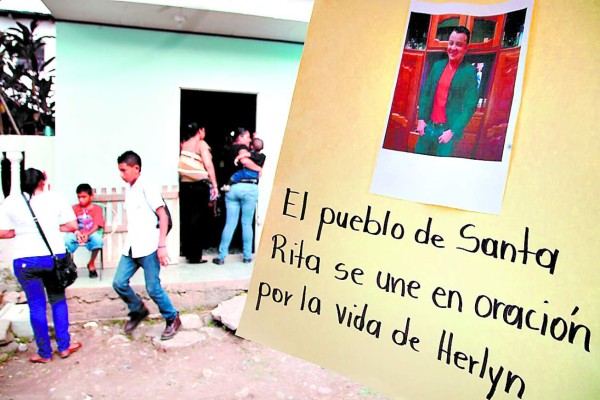 Con indignación y con 31 globos, Santa Rita despide a Herlyn Espinal
