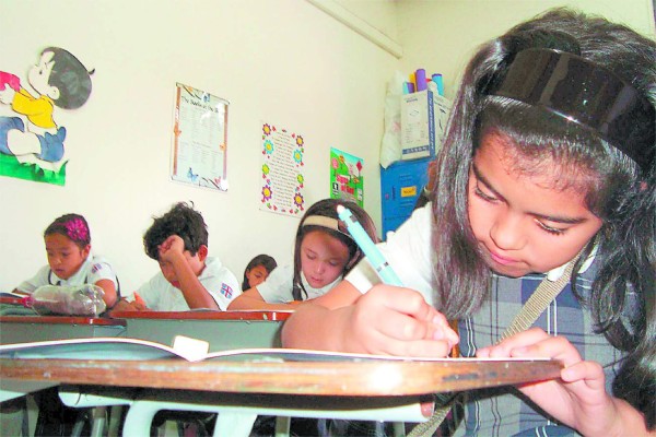 50,000 niños de las bilingües inician clases