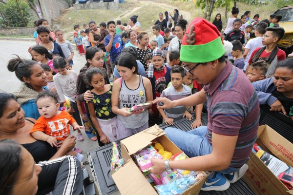 El brillo de la solidaridad iluminó sonrisas infantiles en Villa Madrid