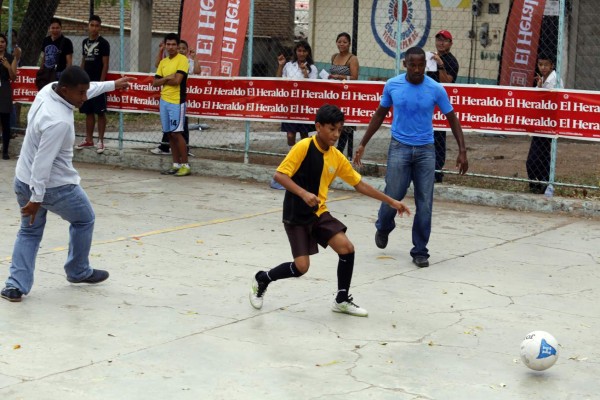 Motagua visita escuela El Japón