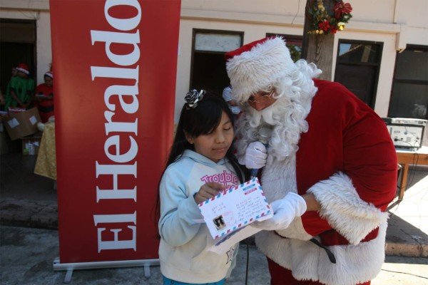 Santa cumple los sueños de los niños que creen en él