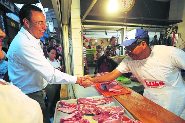 Candidato liberal Luis Zelaya suspenden campaña política en solidaridad