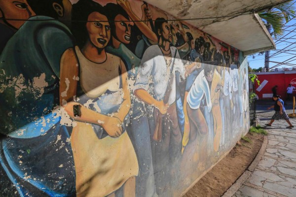 La revolución pinta su historia en murales