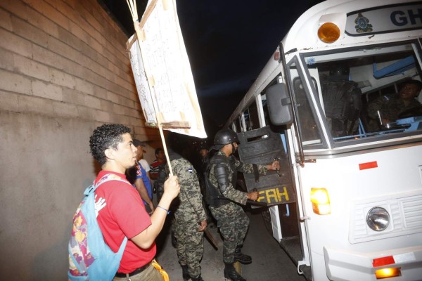 Marcha de las antorchas termina en vandalismo