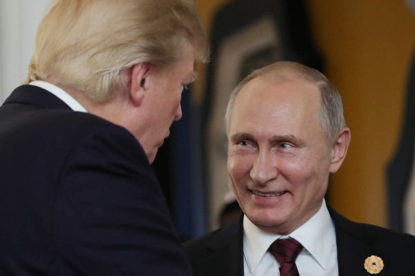 Putin asegura a Trump que 'no se entrometió' en las elecciones de EEUU  
