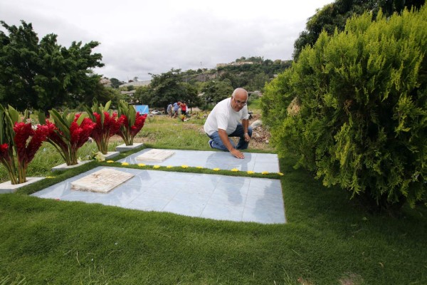 Honduras: Un millón de personas honran a sus muertos en el Día de Difuntos