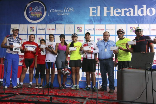 Lluvia de premios en la III Vuelta Ciclística