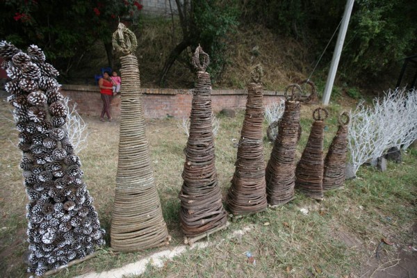 Auge comercial de adornos navideños en las salidas de Tegucigalpa