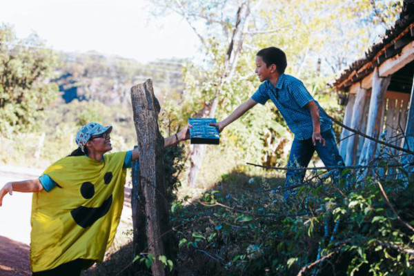Santa no olvidó a sus niños de Azacualpa y Santa Elena