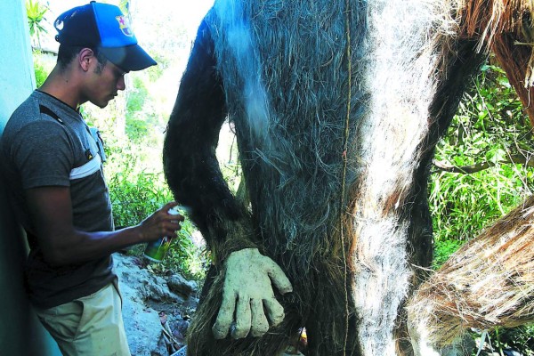 Monigotes gigantes para recibir el 2019 en Ojojona