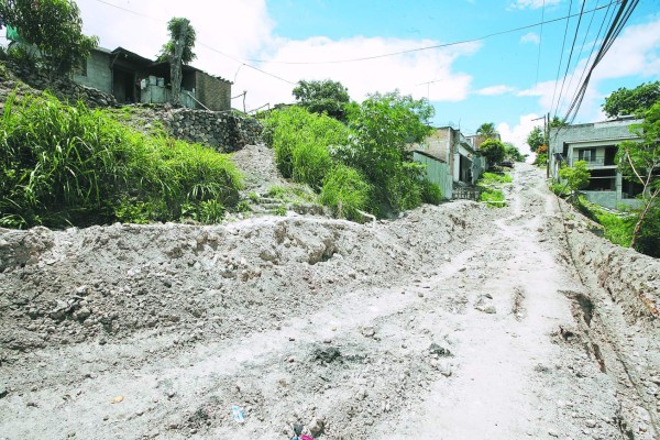 A cinco años del derrumbe, vecinos continúan sin casa