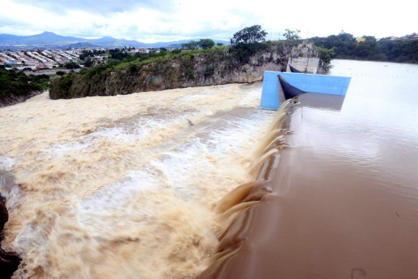 Colonias de la capital en alerta por crecida de ríos
