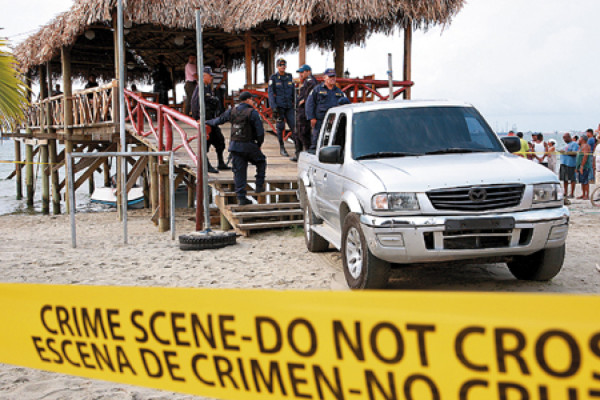 Malhechores liquidan a dos civiles y un policía en playa de Puerto Cortés
