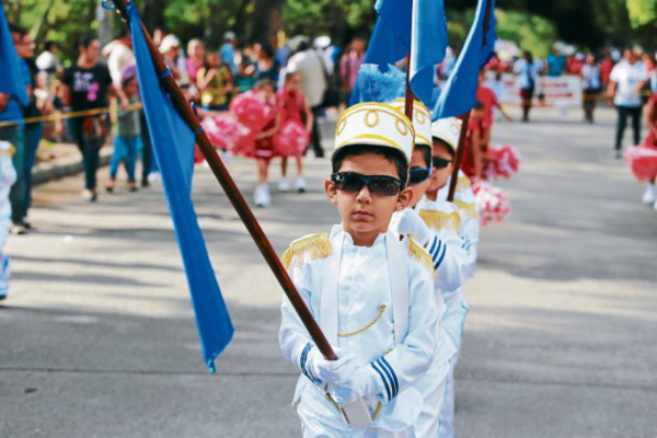 Preescolares llenan de patriotismo la capital