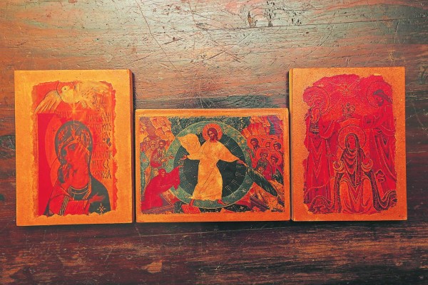 Don Óscar, el artista que hace joyas con radiografías