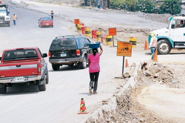 Construyen el primer paso a desnivel del anillo periférico