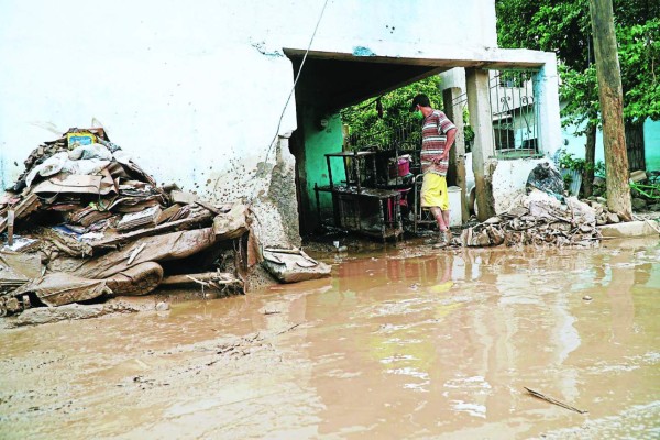 Tormenta Eta: Angustia en incansable búsqueda de familiares