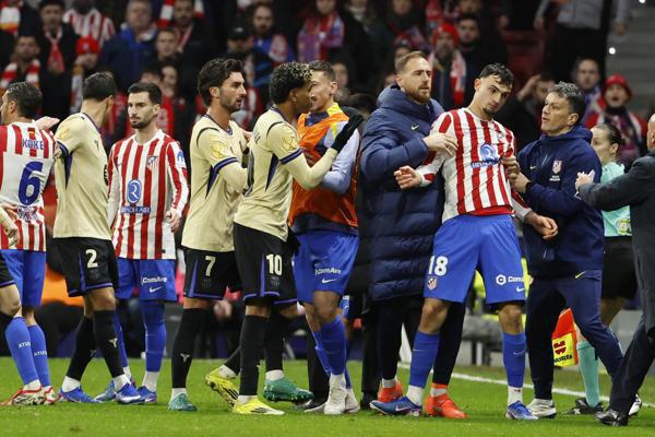 Batalla campal, humillación a Yamal y la pesadilla del Barcelona ante Atlético de Madrid en Copa del Rey