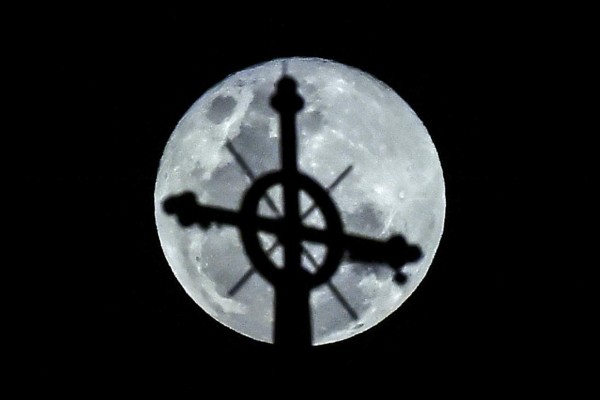 Una superluna 'azul de sangre' da un espectáculo celestial &nbsp;&nbsp;