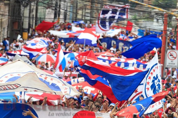 FOTOS: Con la ilusión de conquistar la copa 31, así llegó la Ultra Fiel al Estadio Nacional