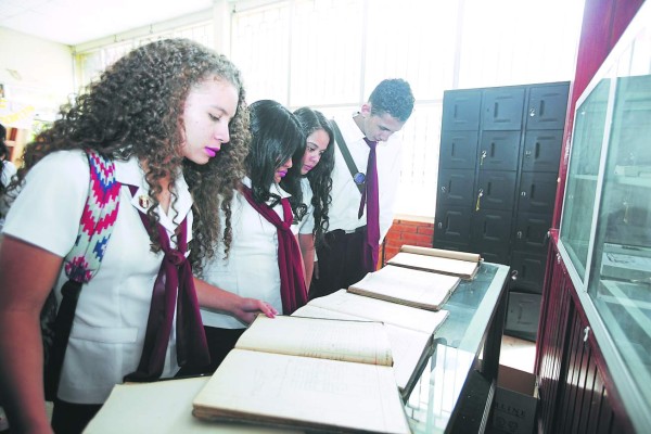 Honduras: Normalistas han destacado con publicaciones