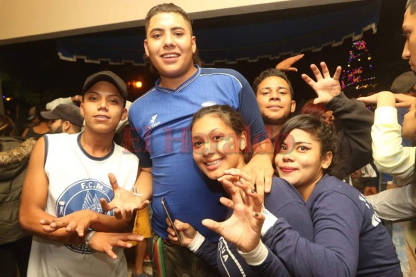 Aficionados motagüenses compartieron con los futbolistas previo a la final