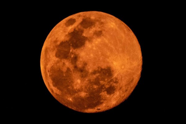 Las espectaculares imágenes que nos deja la Superluna rosa