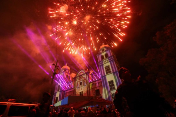 Un festejo lleno de luz y talento para honrar a Suyapita